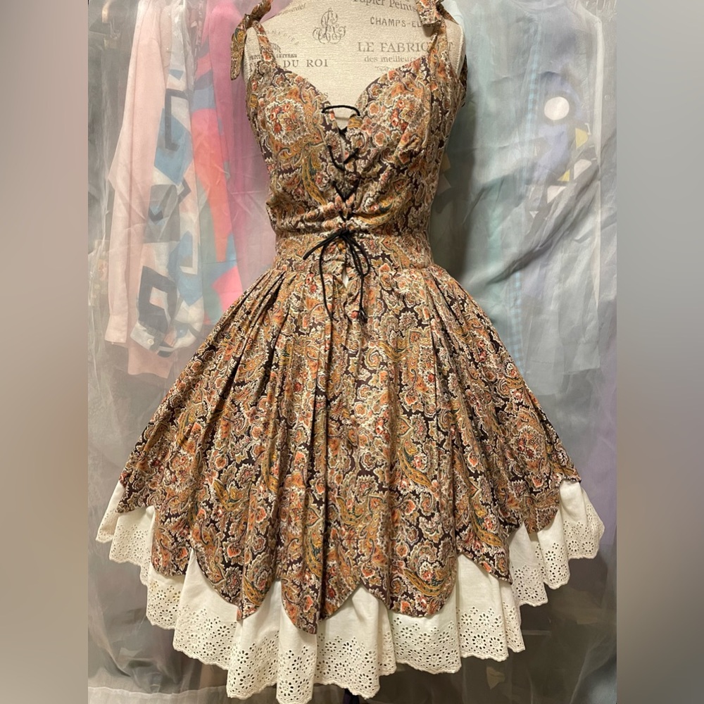 🌹SOLD🌹Beautiful 1940s True Vintage Paisley Milkmaid Dress